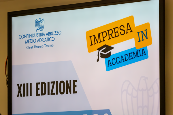 Logo di Confindustria Abruzzo Medio Adriatico e Impresa in Accademia con la dicitura 'XIII edizione' durante il workshop del 25 marzo 2024, Università 'G. d'Annunzio' Chieti - Pescara.