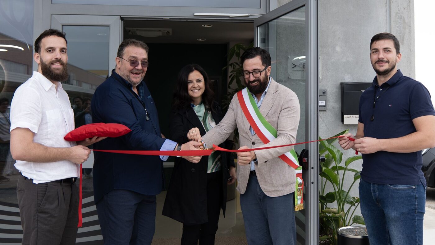 Il taglio del nastro