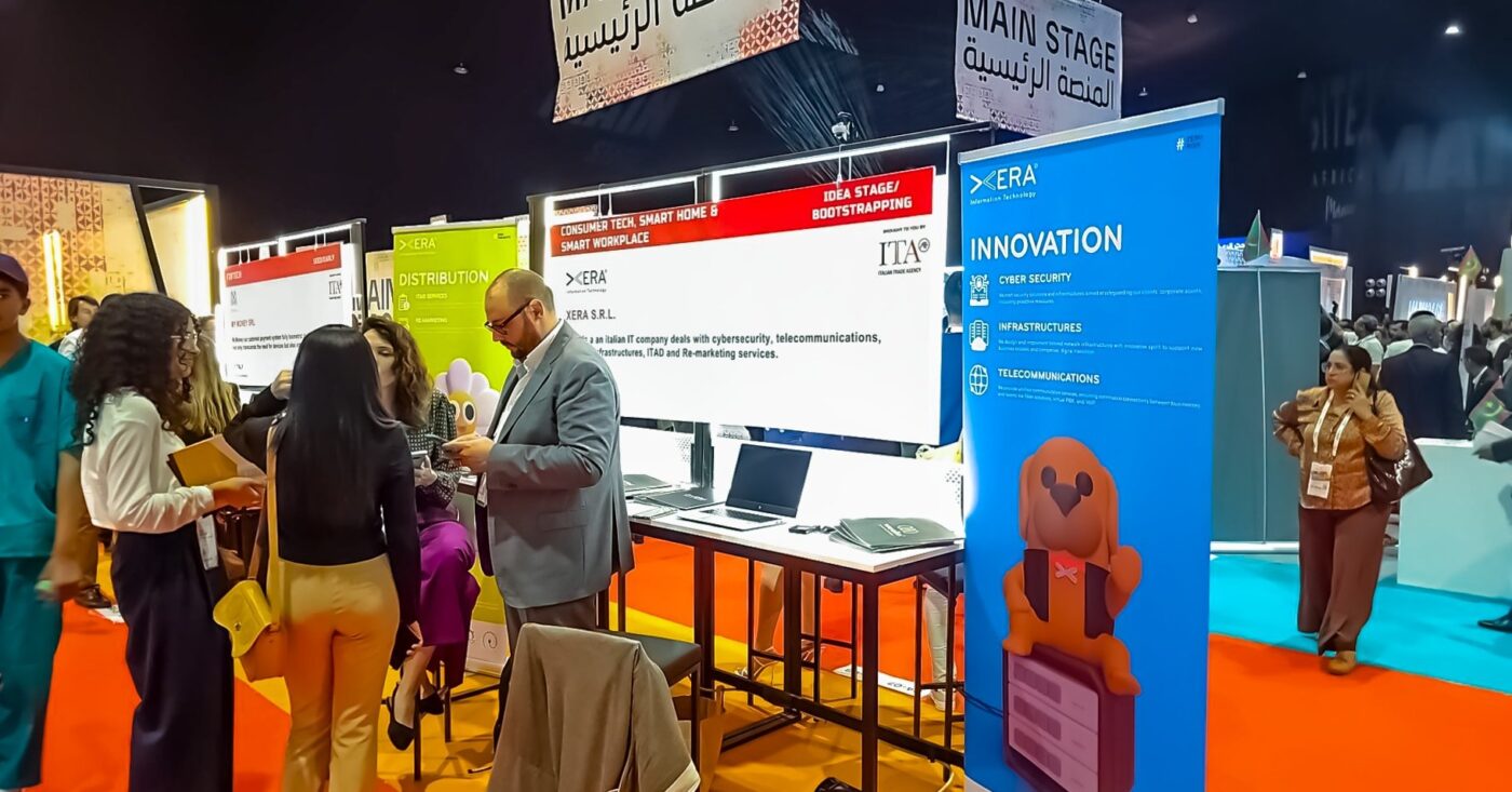 Andrea Cipriani, Head of Sales di Gruppo Xera, presiede allo stand aziendale durante il GITEX Africa a Marrakech, Marocco