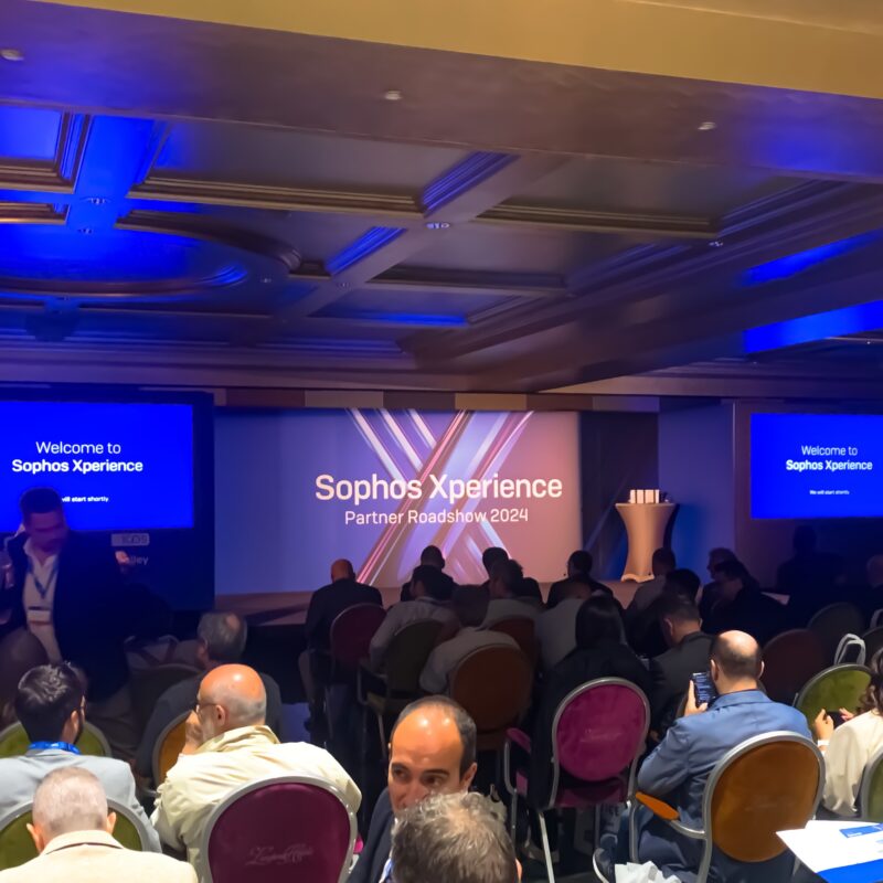 Team di Gruppo Xera durante una conferenza all’evento ‘Sophos Xperience: Partner Roadshow 2024’ al Lago Maggiore, Baveno