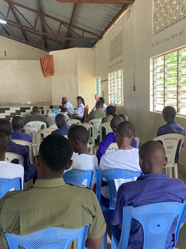 Ragazzi del Kenya a scuola durante l'incontro per il progetto 'Xera for Kenya'