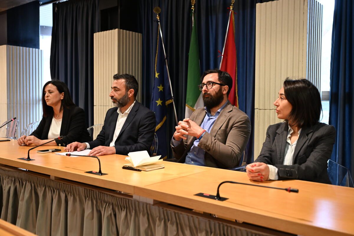 Matteo Perazzetti, sindaco di Città Sant'Angelo, Lucia Travaglini, vicesindaco di Città Sant'Angelo, Leonardo D’Addazio, consigliere regionale, e Michela D'Amelio, Project Manager di Gruppo Xera, presentano il progetto AUTONOMA-MENTE – LELÙ