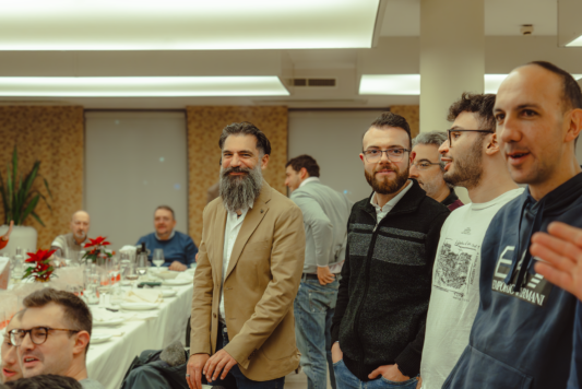 Dipendenti di Gruppo Xera si divertono durante la cena aziendale di Natale