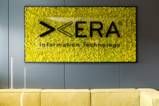 Quadro con logo Xera situato nella sede fisica nel c.c. Ibisco Città Sant’Angelo PE