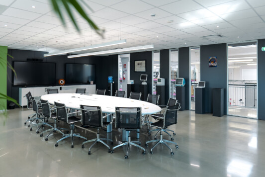 Sede Gruppo Xera centro commerciale Ibisco Città Sant’Angelo Pescara – azienda innovazione tecnologia sostenibilità Abruzzo